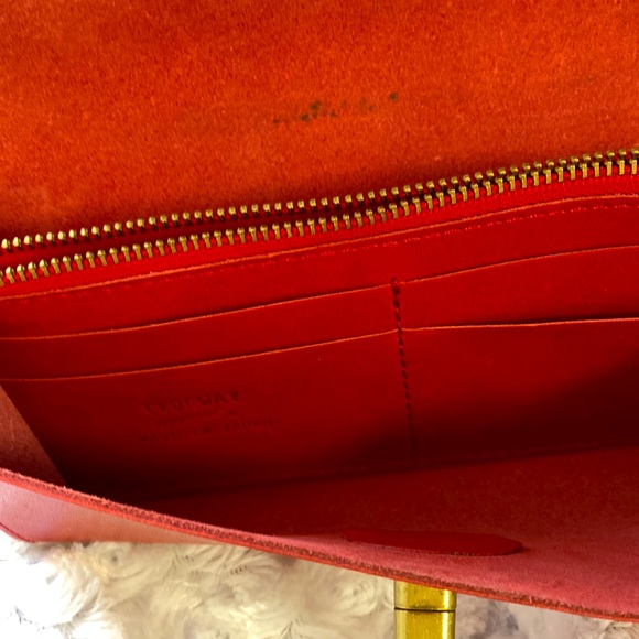 TIDEWAY red leather wallet with turnlock hardware. - Picture 5 of 12